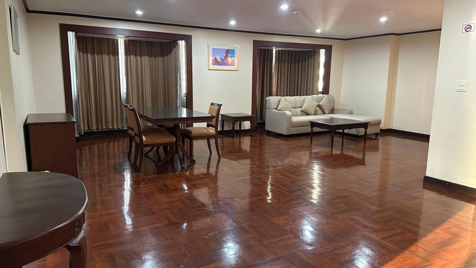 ホテル Omni Tower Sukhumvit Nana Direct バンコク都 エクステリア 写真