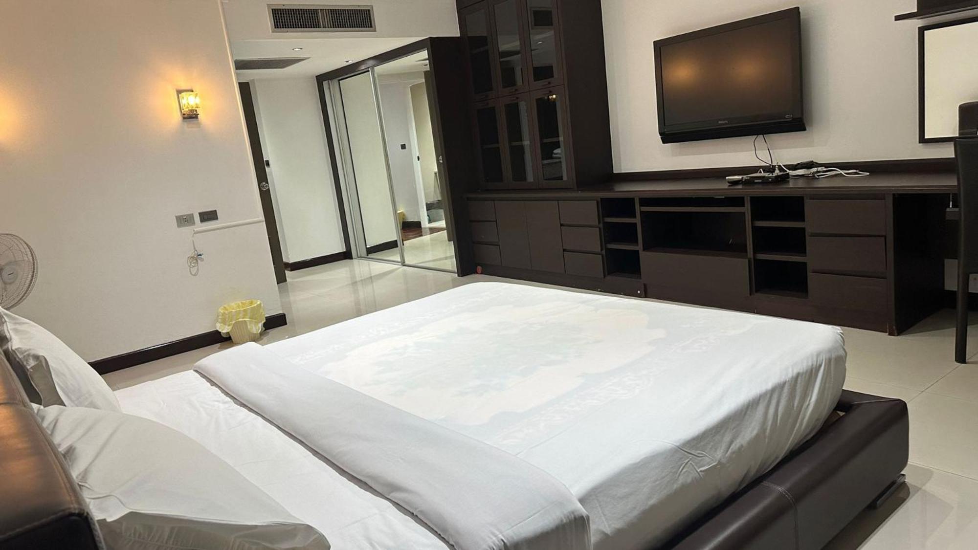 ホテル Omni Tower Sukhumvit Nana Direct バンコク都 エクステリア 写真