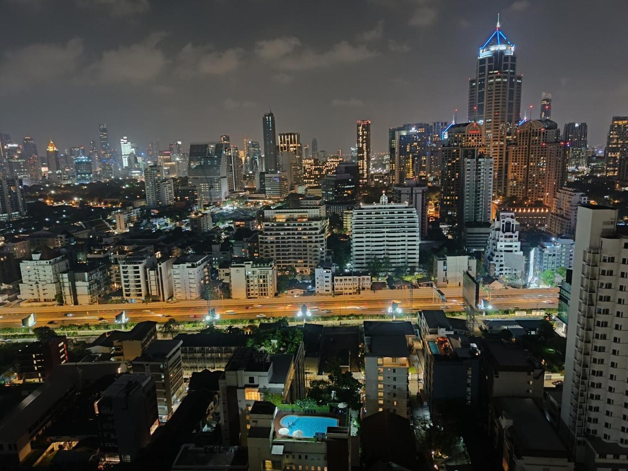ホテル Omni Tower Sukhumvit Nana Direct バンコク都 エクステリア 写真
