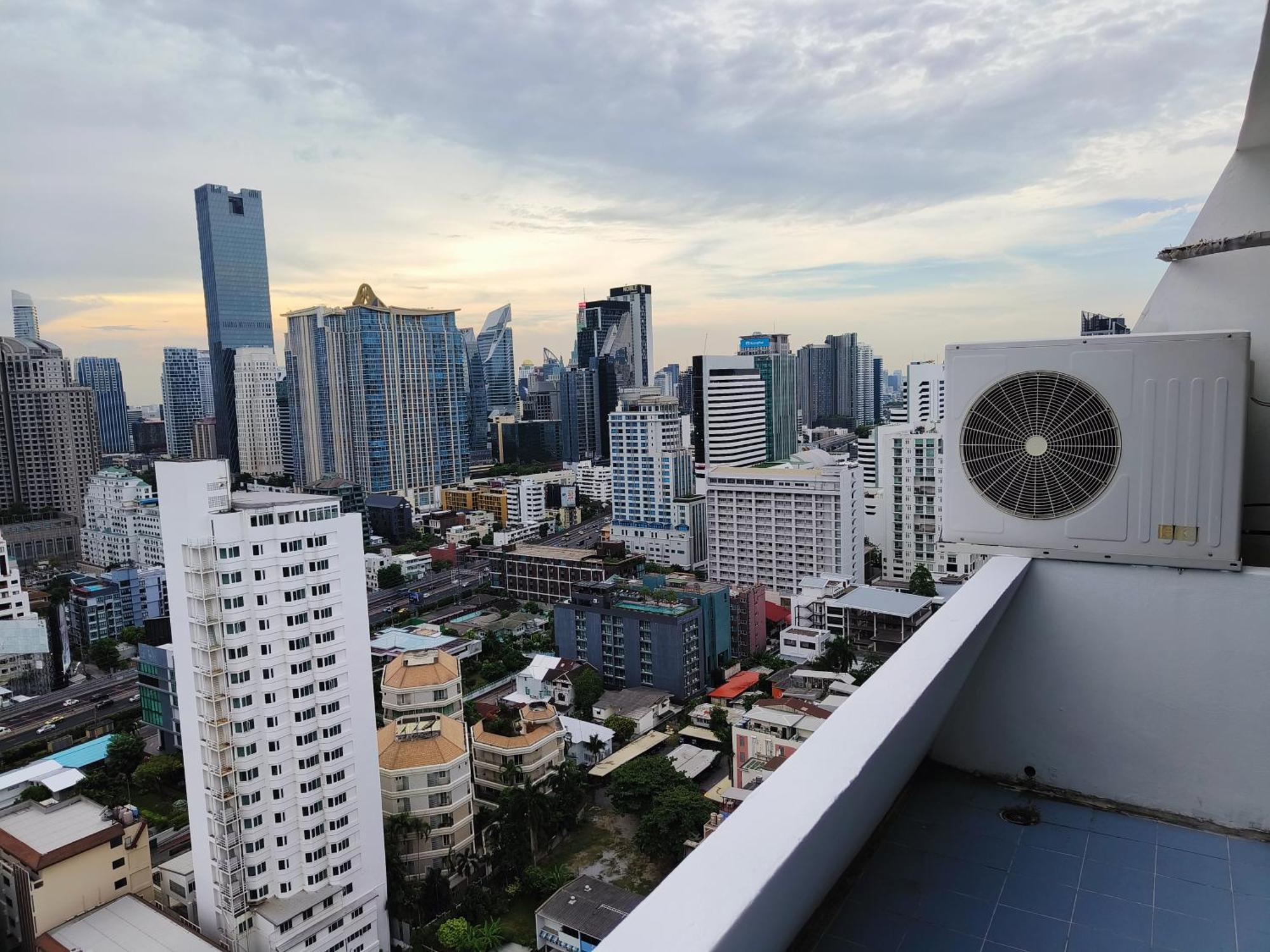 ホテル Omni Tower Sukhumvit Nana Direct バンコク都 エクステリア 写真
